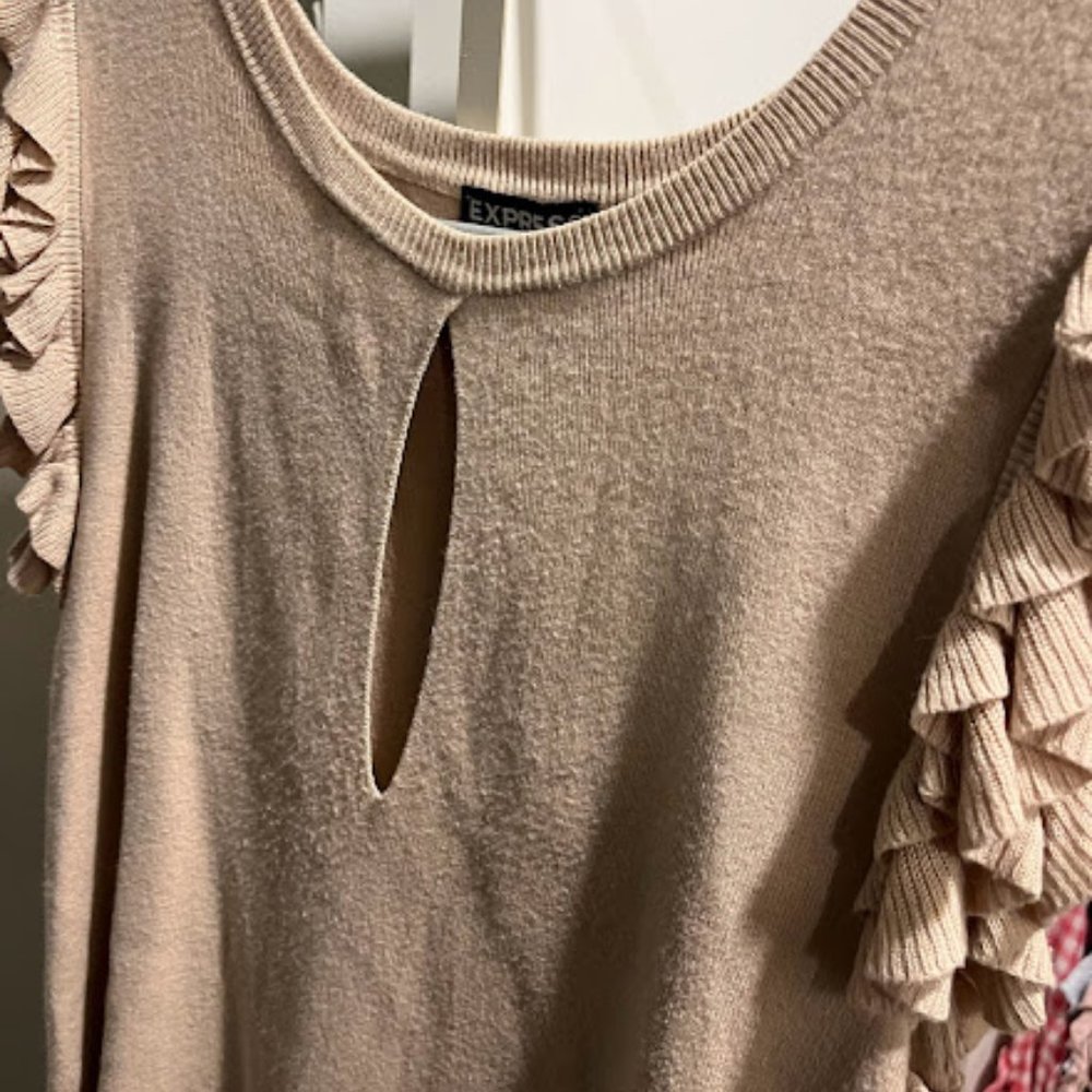 Express sexy tan keyhole front with flutter sleeves top